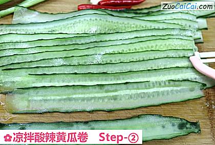 凉拌酸辣黄瓜卷做法第二步骤