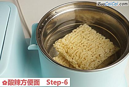酸辣方便面做法第六步骤