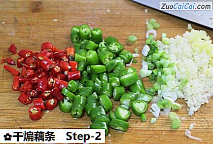 干煸藕条做法第二步骤