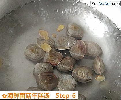 海鲜菌菇年糕汤做法第六步骤