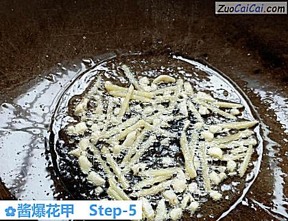 酱爆花甲做法第五步骤