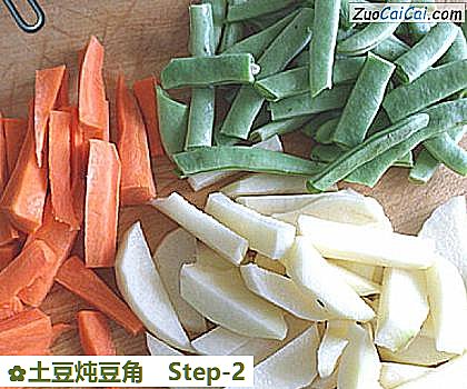 土豆炖豆角做法第二步骤