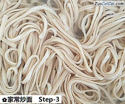 家常炒面做法第三步骤