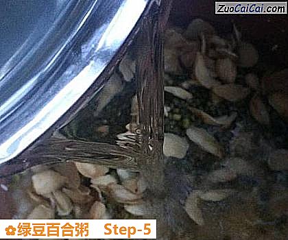 绿豆百合粥做法第五步骤