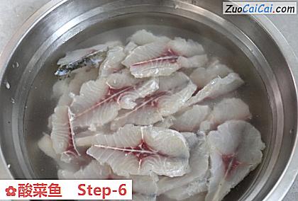 酸菜鱼做法第六步骤
