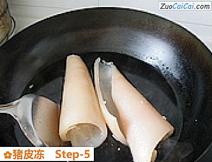 猪皮冻做法第五步骤