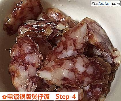 电饭锅版煲仔饭做法第四步骤