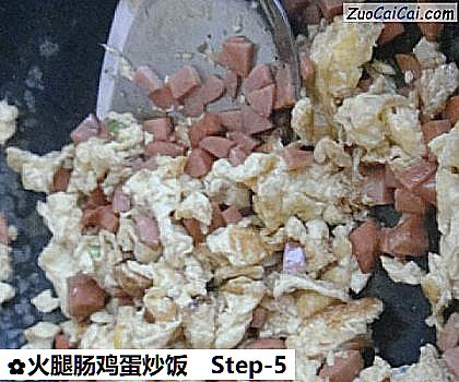 火腿肠鸡蛋炒饭做法第五步骤