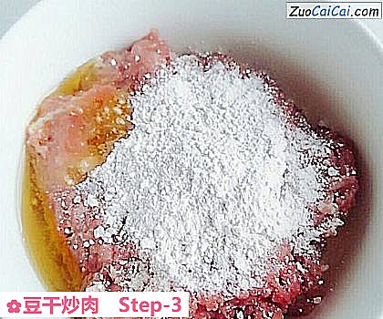 豆干炒肉做法第三步骤