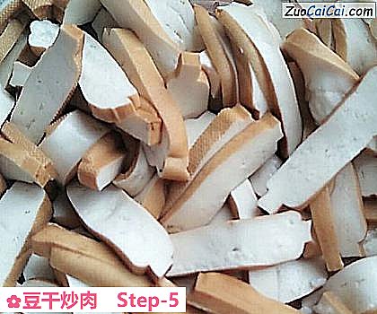 豆干炒肉做法第五步骤