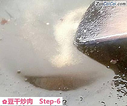 豆干炒肉做法第六步骤