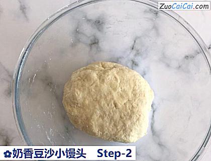 奶香豆沙小馒头做法第二步骤