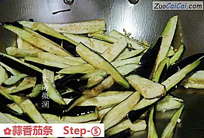 蒜香茄条做法第五步骤