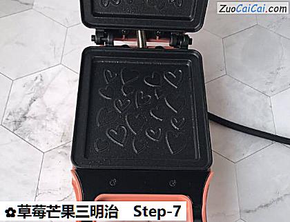 草莓芒果三明治做法第七步骤