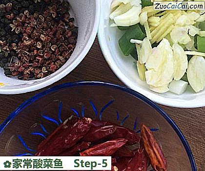 家常酸菜鱼做法第五步骤
