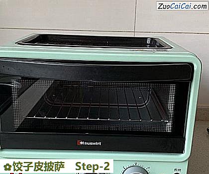 饺子皮披萨做法第二步骤