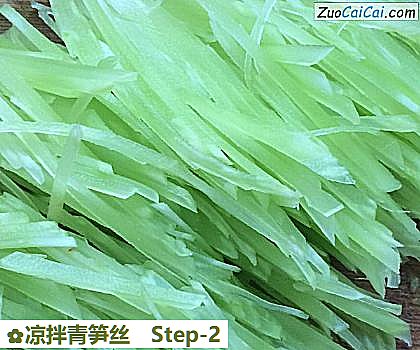 凉拌青笋丝做法第二步骤