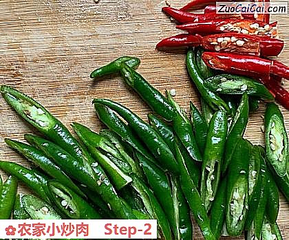 农家小炒肉做法第二步骤