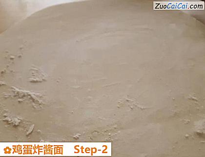 鸡蛋炸酱面做法第二步骤