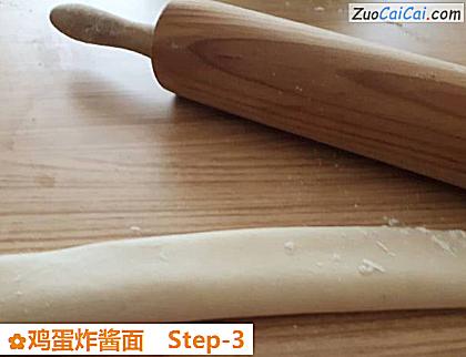 鸡蛋炸酱面做法第三步骤