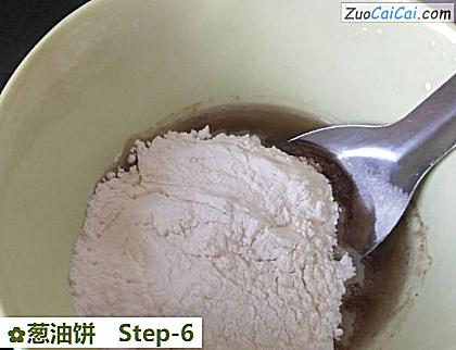 葱油饼做法第六步骤