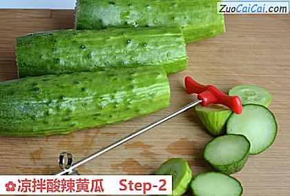 凉拌酸辣黄瓜做法第二步骤