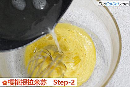 樱桃提拉米苏做法第二步骤