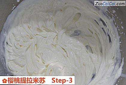 樱桃提拉米苏做法第三步骤