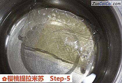 樱桃提拉米苏做法第五步骤