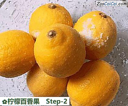 柠檬百香果做法第二步骤