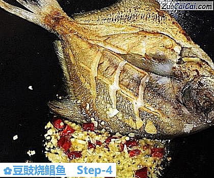 豆豉烧鲳鱼做法第四步骤