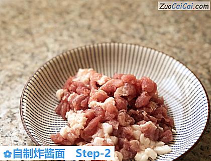 自制炸酱面做法第二步骤