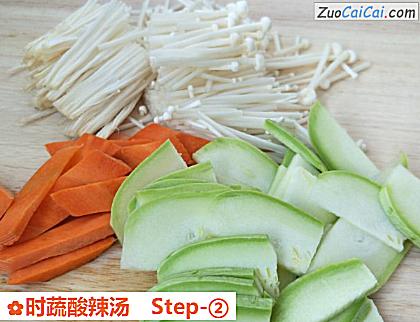 时蔬酸辣汤做法第二步骤