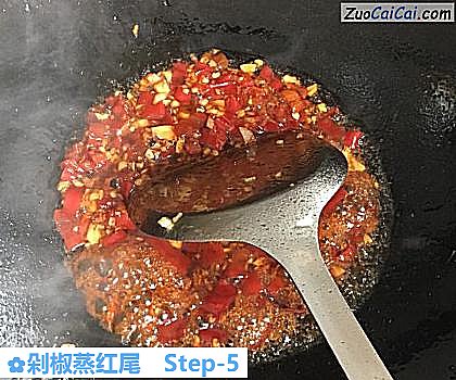 剁椒蒸红尾做法第五步骤