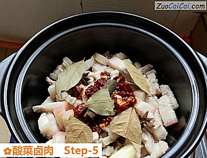 酸菜卤肉做法第五步骤