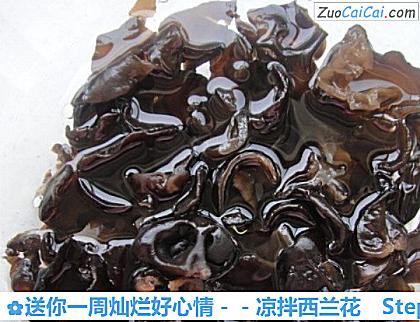 凉拌西兰花做法第二步骤