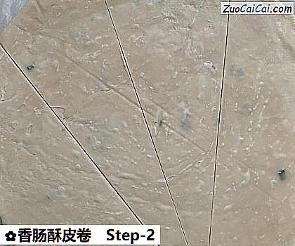 香肠酥皮卷做法第二步骤