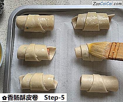 香肠酥皮卷做法第五步骤