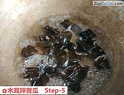木耳拌苦瓜做法第五步骤