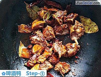 啤酒鸭做法第五步骤