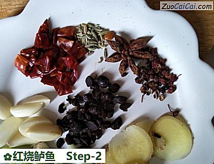 红烧鲈鱼做法第二步骤