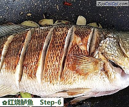 红烧鲈鱼做法第六步骤