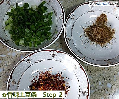 香辣土豆条做法第二步骤