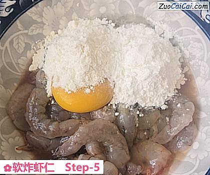 软炸虾仁做法第五步骤