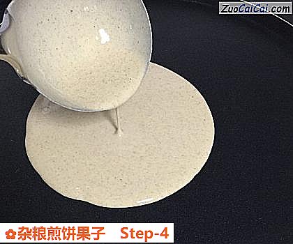 杂粮煎饼果子做法第四步骤