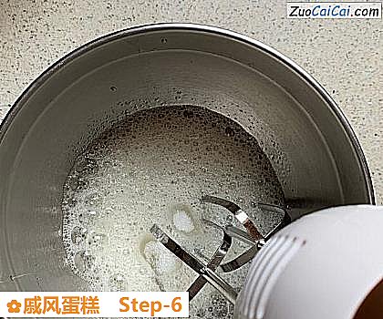 戚风蛋糕做法第六步骤