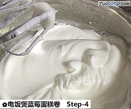 电饭煲蓝莓蛋糕卷做法第四步骤