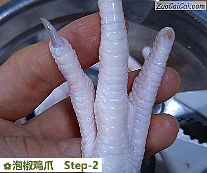 泡椒鸡爪做法第二步骤