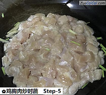 鸡胸肉炒时蔬做法第五步骤