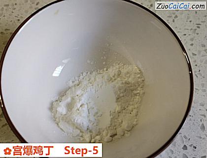 宫爆鸡丁做法第五步骤